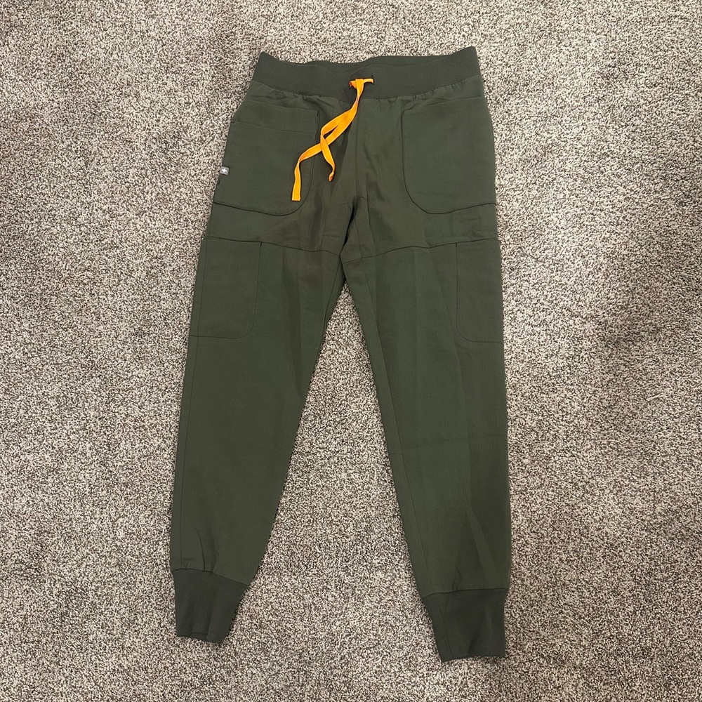 Figs scrub pants size small